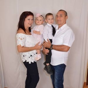 Meet your Posher, Yanislet